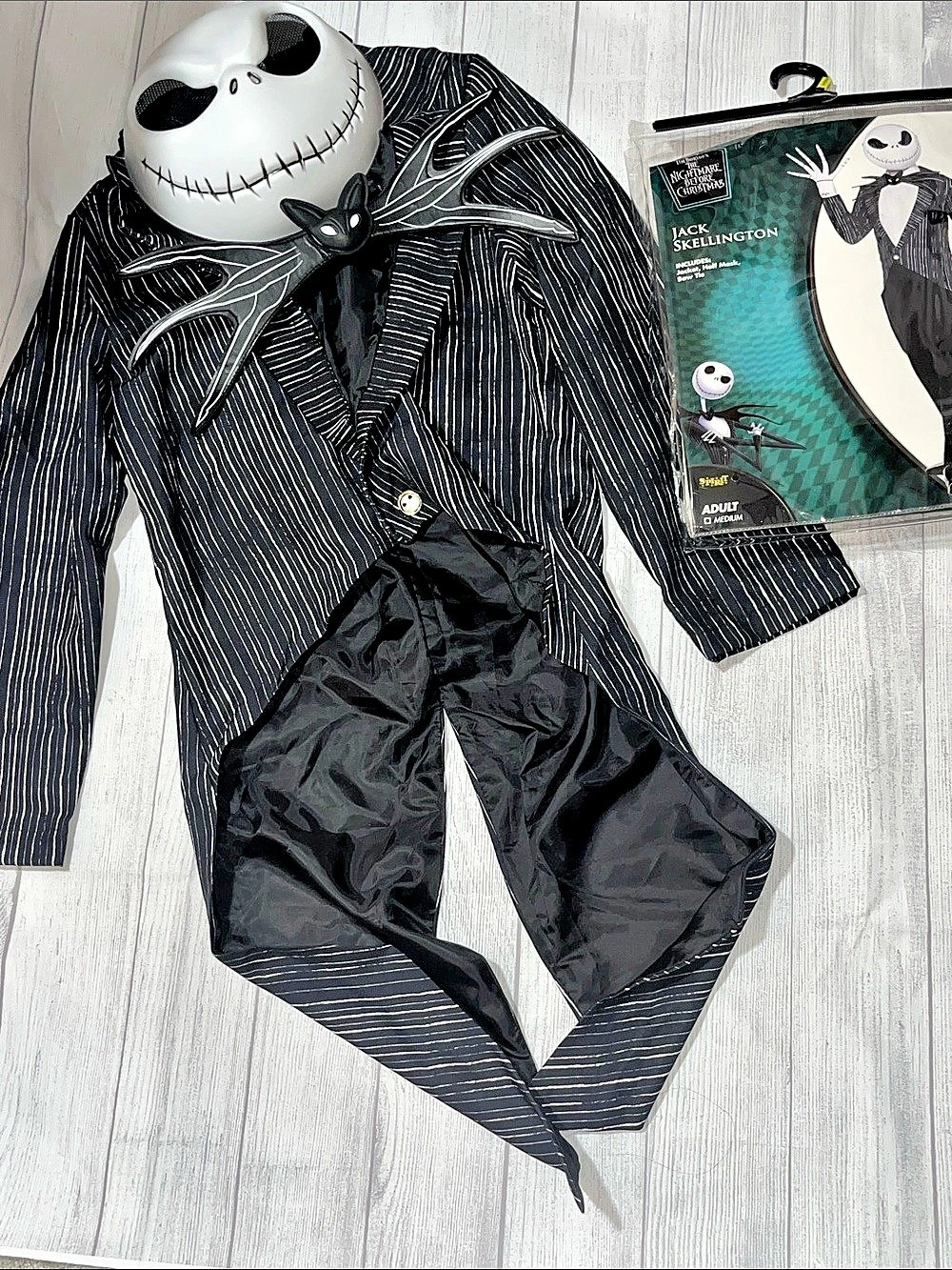 Spirit Halloween Jack Skellington Striped Costume Men’s Medium